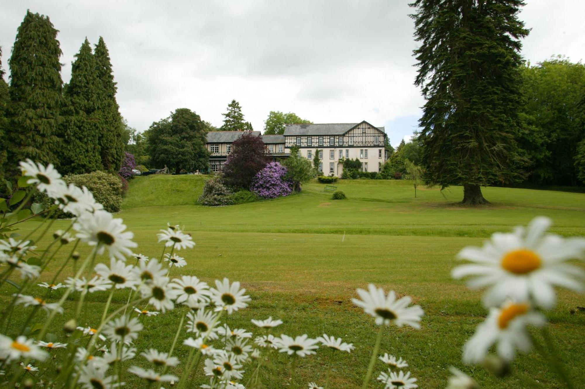 The Lake Country House Hotel & Spa Llangammarch Wells ภายนอก รูปภาพ