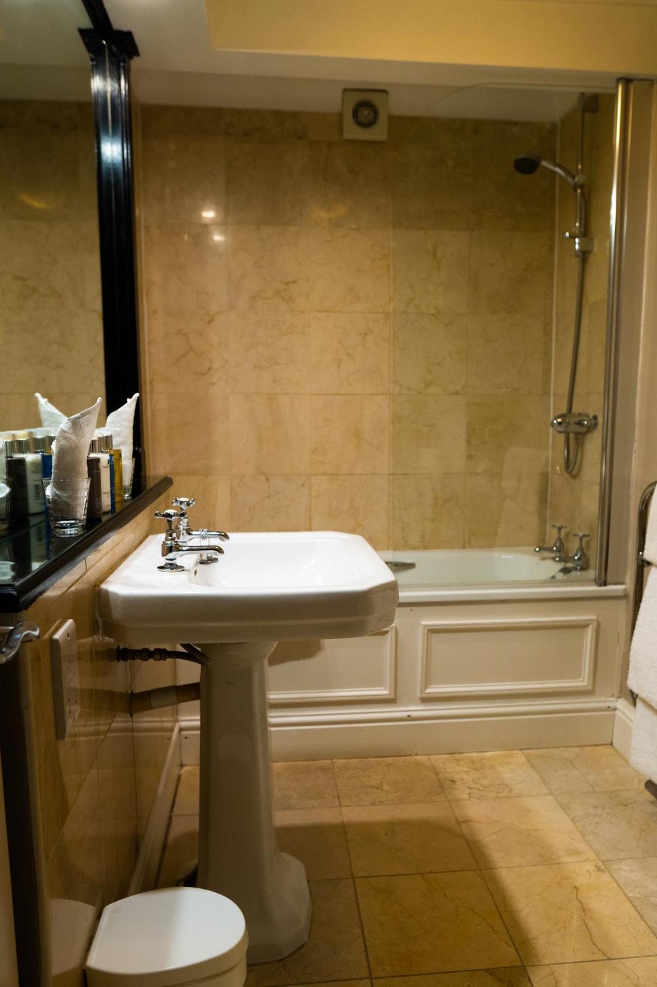 The Lake Country House Hotel & Spa Llangammarch Wells ภายนอก รูปภาพ
