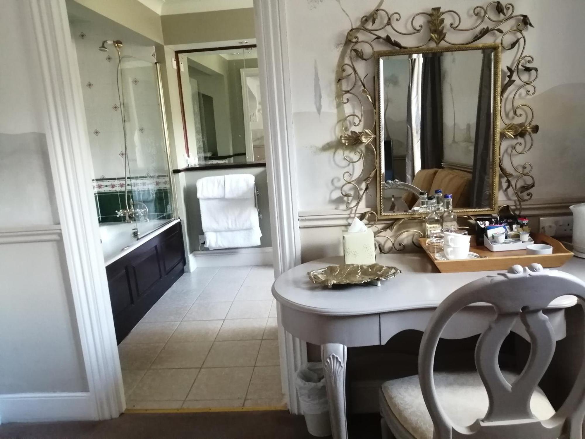 The Lake Country House Hotel & Spa Llangammarch Wells ภายนอก รูปภาพ